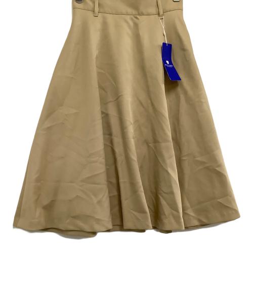 BLUE LABEL CRESTBRIDGE（ブルーレーベルクレストブリッジ）BLUE LABEL CRESTBRIDGE (ブルーレーベルクレストブリッジ) フレアスカート ベージュ サイズ:38 未使用品の古着・服飾アイテム