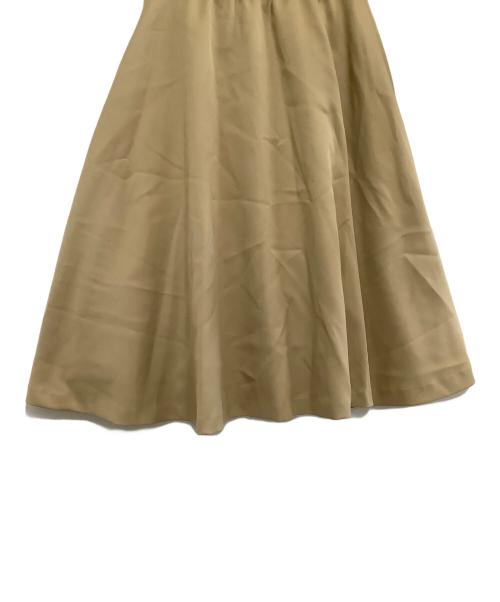 BLUE LABEL CRESTBRIDGE（ブルーレーベルクレストブリッジ）BLUE LABEL CRESTBRIDGE (ブルーレーベルクレストブリッジ) フレアスカート ベージュ サイズ:38 未使用品の古着・服飾アイテム