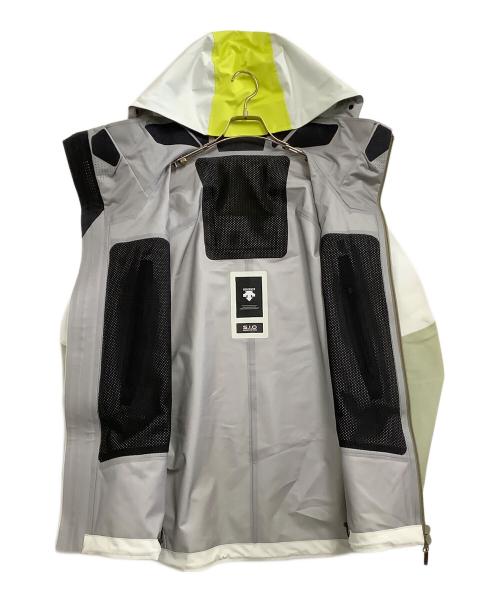 DESCENTE（デサント）DESCENTE (デサント) シェルジャケット/スキーウェア ベージュ×グレー サイズ:M 未使用品の古着・服飾アイテム