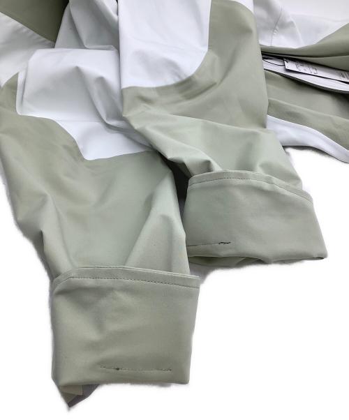 DESCENTE（デサント）DESCENTE (デサント) シェルジャケット/スキーウェア ベージュ×グレー サイズ:M 未使用品の古着・服飾アイテム