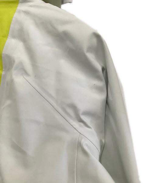 DESCENTE（デサント）DESCENTE (デサント) シェルジャケット/スキーウェア ベージュ×グレー サイズ:M 未使用品の古着・服飾アイテム