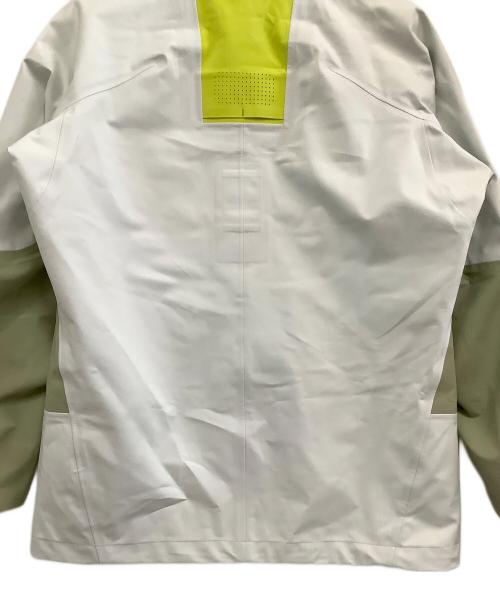 DESCENTE（デサント）DESCENTE (デサント) シェルジャケット/スキーウェア ベージュ×グレー サイズ:M 未使用品の古着・服飾アイテム