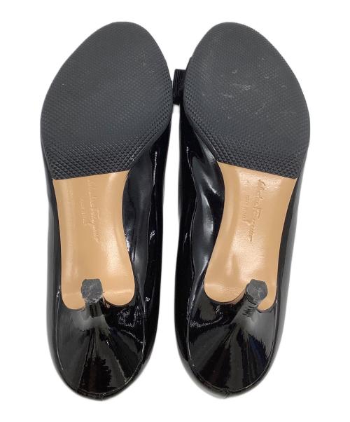 Salvatore Ferragamo（サルヴァトーレ フェラガモ）Salvatore Ferragamo (サルヴァトーレ フェラガモ) ヒールパンプス ヴァラリボン ブラック サイズ:6の古着・服飾アイテム