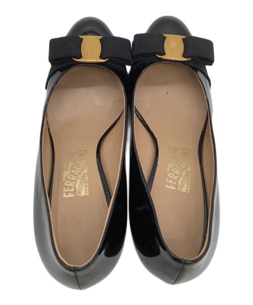 Salvatore Ferragamo（サルヴァトーレ フェラガモ）Salvatore Ferragamo (サルヴァトーレ フェラガモ) ヒールパンプス ヴァラリボン ブラック サイズ:6の古着・服飾アイテム