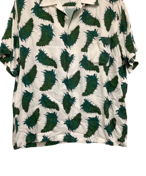 NEAT ALOHA（ニートアロハ）NEAT ALOHA (ニートアロハ) 開襟シャツ 総柄 ホワイト×グリーン サイズ:Mの古着・服飾アイテム