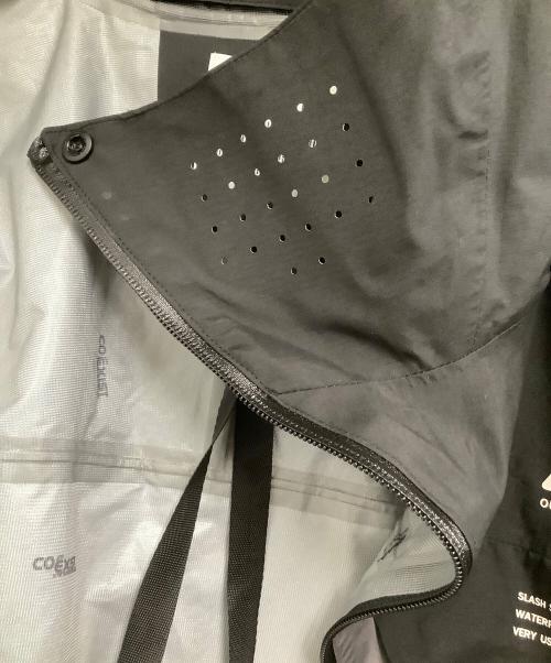CMF OUTDOOR GARMENT（コンフィーアウトドアガーメント）CMF OUTDOOR GARMENT (コンフィーアウトドアガーメント) シェルジャケット グレー×ブラック サイズ:Lの古着・服飾アイテム