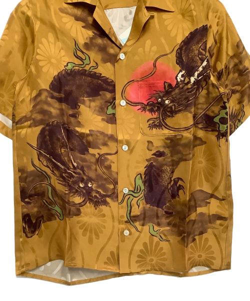 NIPOALOHA（二ポアロハ）NIPOALOHA (二ポアロハ) アロハシャツ SUPER BEAVER 渋谷龍太 龍図 地紋 立桶に菊 ブラウン サイズ:０の古着・服飾アイテム