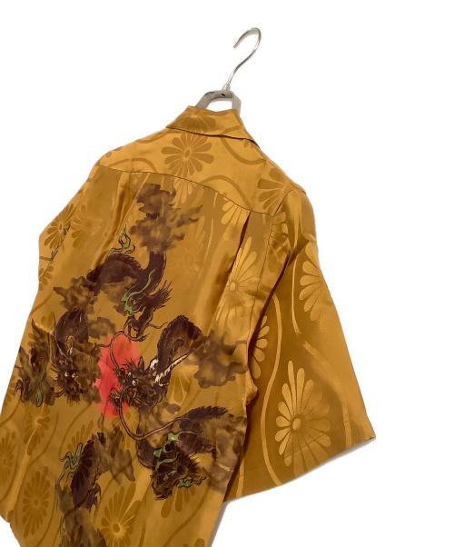 NIPOALOHA（二ポアロハ）NIPOALOHA (二ポアロハ) アロハシャツ SUPER BEAVER 渋谷龍太 龍図 地紋 立桶に菊 ブラウン サイズ:０の古着・服飾アイテム