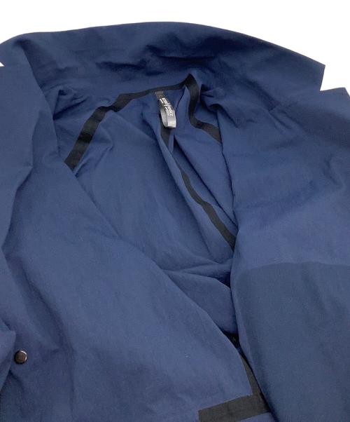 ARC'TERYX VEILANCE（アークテリクス ヴェイランス）ARC'TERYX VEILANCE (アークテリクス ヴェイランス) コート Doeln Coat ネイビー サイズ:Mの古着・服飾アイテム