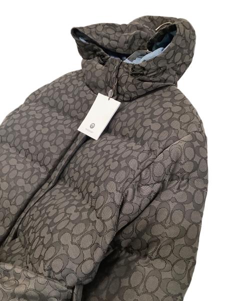 COACH（コーチ）COACH (コーチ) ダウンジャケット シグネチャー ジャカード ダウン ピロー ジャケット グレー サイズ:M 未使用品の古着・服飾アイテム