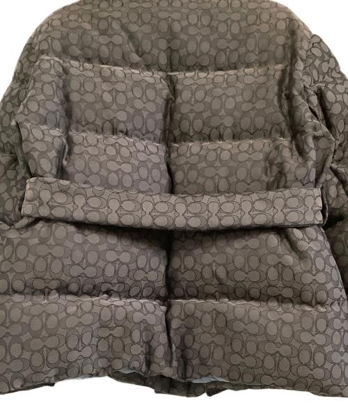 COACH（コーチ）COACH (コーチ) ダウンジャケット シグネチャー ジャカード ダウン ピロー ジャケット グレー サイズ:M 未使用品の古着・服飾アイテム