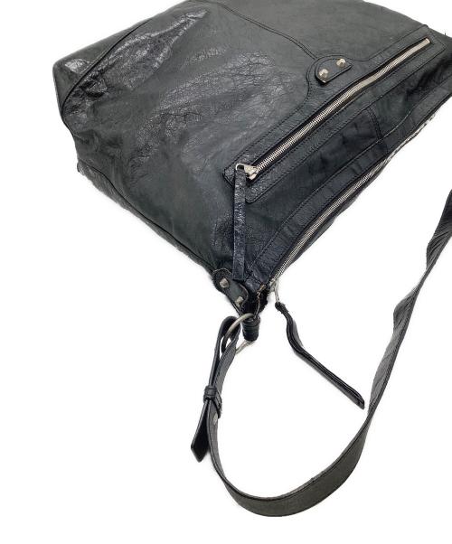 BALENCIAGA（バレンシアガ）BALENCIAGA (バレンシアガ) クーリエレザーショルダーバッグ ブラックの古着・服飾アイテム