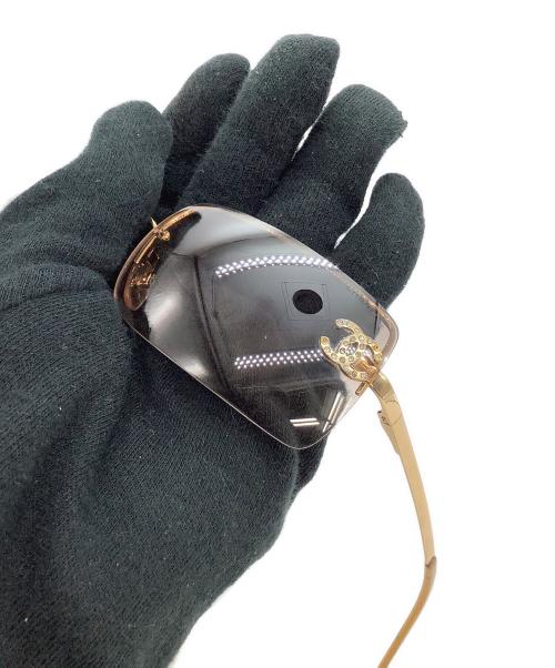 CHANEL（シャネル）CHANEL (シャネル) サングラス　AC2916850 ゴールド サイズ:65□15 120の古着・服飾アイテム