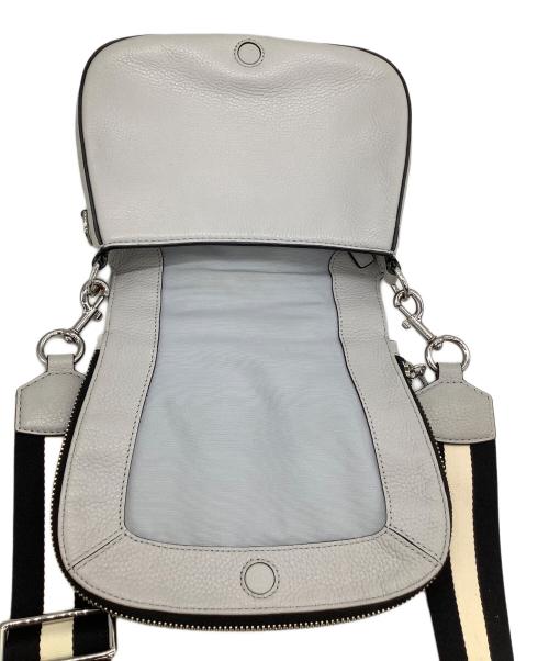 MARC JACOBS（マークジェイコブス）MARC JACOBS (マークジェイコブス) ショルダーバッグ　	ゴッサム スモール ノマド クロスボディ ショルダーバッグ ホワイト×ブラックの古着・服飾アイテム