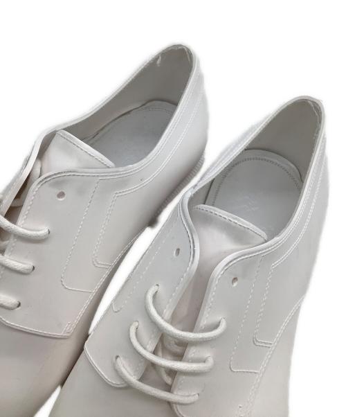 Maison Margiela（メゾンマルジェラ）Maison Margiela (メゾンマルジェラ) Tabiレースアップシューズ ホワイト サイズ:40の古着・服飾アイテム
