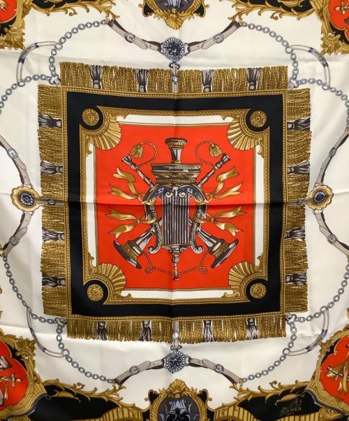 HERMES（エルメス）HERMES (エルメス) シルクスカーフ カレ90 ブラック×レッドの古着・服飾アイテム