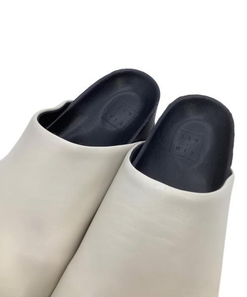 RIM.ARK（リムアーク）RIM.ARK (リムアーク) スリッポン アイボリー×ブラック サイズ:37の古着・服飾アイテム