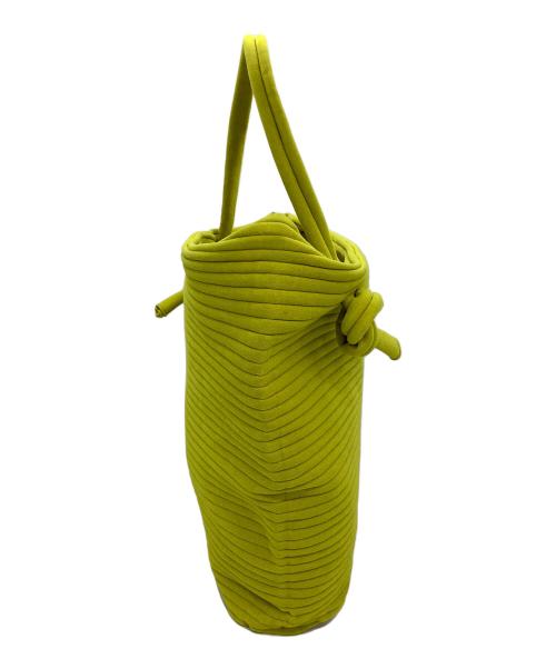 ISSEY MIYAKE（イッセイミヤケ）ISSEY MIYAKE (イッセイミヤケ) トートバッグ me 黄緑の古着・服飾アイテム