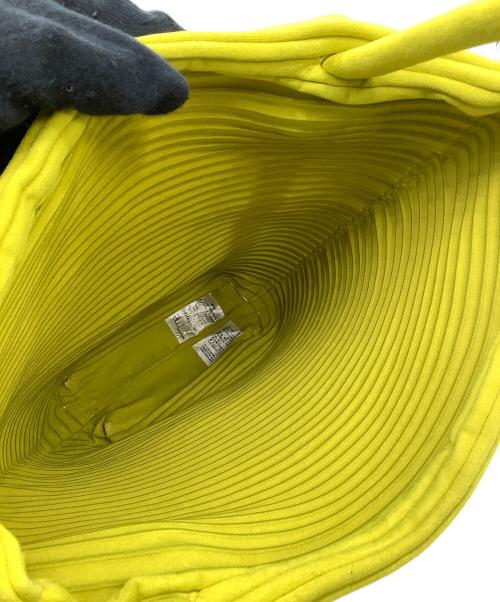 ISSEY MIYAKE（イッセイミヤケ）ISSEY MIYAKE (イッセイミヤケ) トートバッグ me 黄緑の古着・服飾アイテム