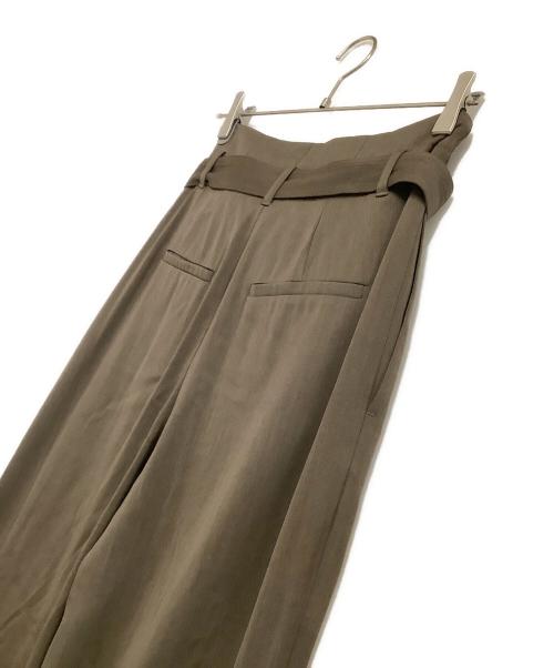 ROHE（ロヘ）ROHE (ロヘ) ベルテッドパンツ  Celia Trouser カーキ サイズ:36の古着・服飾アイテム