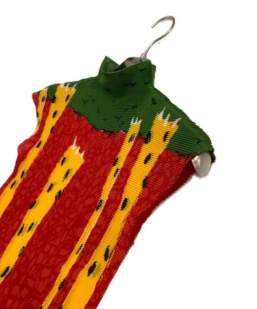 ISSEY MIYAKE me（イッセイ ミヤケ ミー）ISSEY MIYAKE me (イッセイ ミヤケ ミー) プリーツカットソー グリーン×レッド サイズ:freeの古着・服飾アイテム