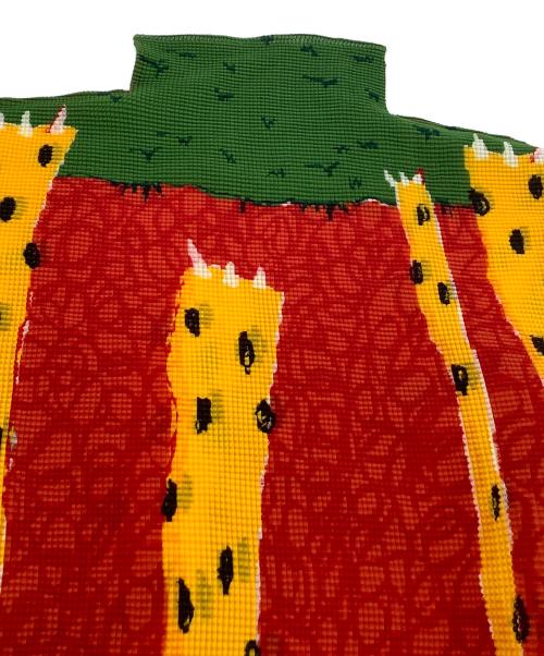 ISSEY MIYAKE me（イッセイ ミヤケ ミー）ISSEY MIYAKE me (イッセイ ミヤケ ミー) プリーツカットソー グリーン×レッド サイズ:freeの古着・服飾アイテム