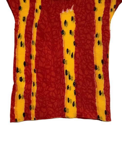 ISSEY MIYAKE me（イッセイ ミヤケ ミー）ISSEY MIYAKE me (イッセイ ミヤケ ミー) プリーツカットソー グリーン×レッド サイズ:freeの古着・服飾アイテム