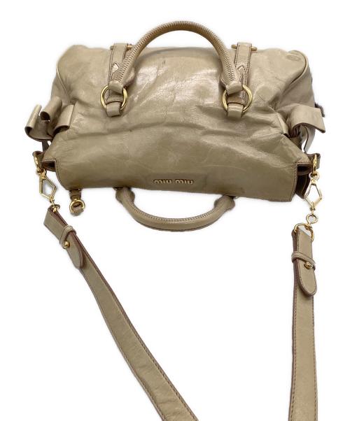 MIU MIU（ミュウミュウ）MIU MIU (ミュウミュウ) 2WAYハンドバッグ ベージュの古着・服飾アイテム