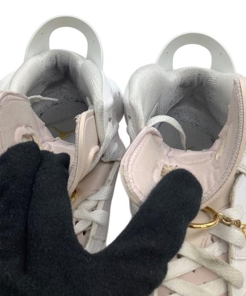 NIKE（ナイキ）NIKE (ナイキ) ハイカットスニーカー 	AIR JORDAN6 RETRO 'GOLD HOOPS' ホワイト×ピンク サイズ:27.5の古着・服飾アイテム