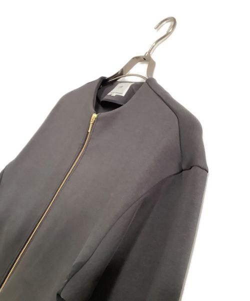 23区（ニジュウサンク）23区 (ニジュウサンク) ジップジャケット　コットンエアー ギャザー ライトアウタ グレー サイズ:38の古着・服飾アイテム