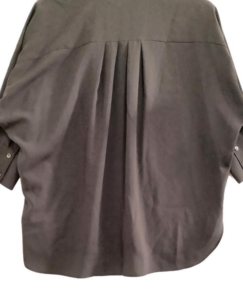 MOGA（モガ）MOGA (モガ) 長袖ブラウス　ソフトジョーゼットドルマンスリーブブラウス　25年モデル グレー サイズ:2 未使用品の古着・服飾アイテム