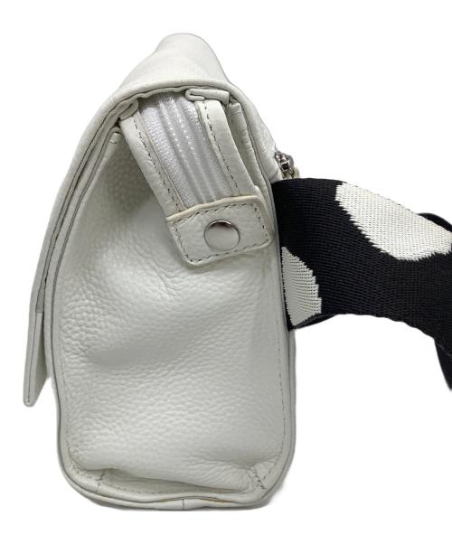 ear PAPILLONNER（イアパピヨネ）ear PAPILLONNER (イアパピヨネ) ショルダーバッグ　柄ワイドテープショルダーバッグ ホワイトの古着・服飾アイテム