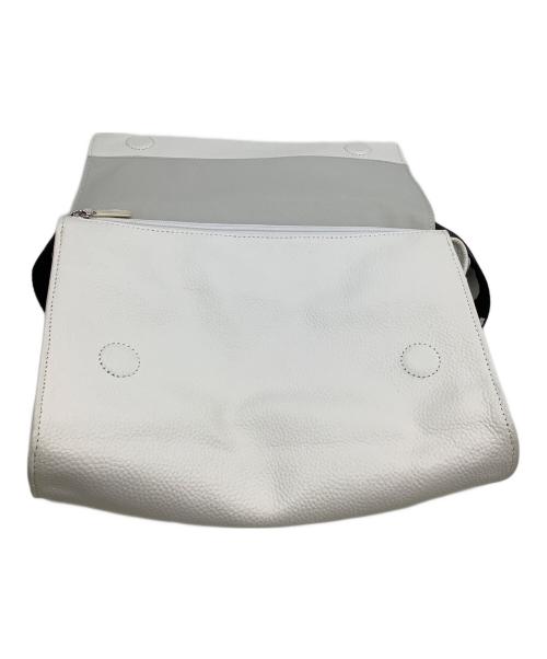 ear PAPILLONNER（イアパピヨネ）ear PAPILLONNER (イアパピヨネ) ショルダーバッグ　柄ワイドテープショルダーバッグ ホワイトの古着・服飾アイテム