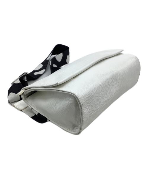 ear PAPILLONNER（イアパピヨネ）ear PAPILLONNER (イアパピヨネ) ショルダーバッグ　柄ワイドテープショルダーバッグ ホワイトの古着・服飾アイテム