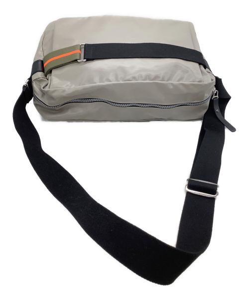 jack gomme（ジャックゴム）jack gomme (ジャックゴム) ショルダーバッグ ESCAPE ORIGINAL ROME グレー×ブラックの古着・服飾アイテム