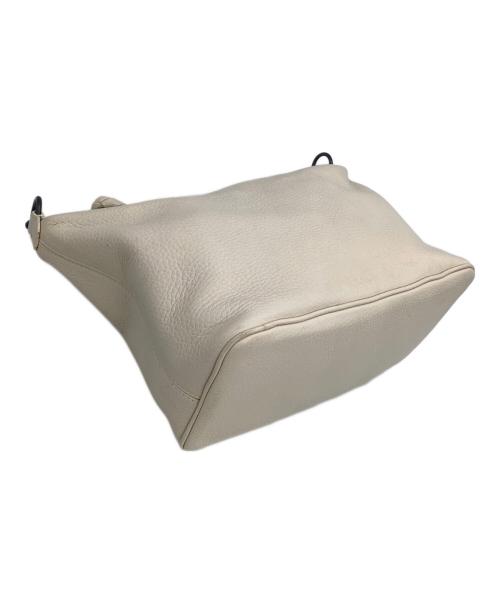 BOTTEGA VENETA（ボッテガベネタ）BOTTEGA VENETA (ボッテガベネタ) レザーショルダーバッグ アイボリーの古着・服飾アイテム