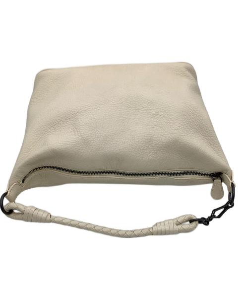 BOTTEGA VENETA（ボッテガベネタ）BOTTEGA VENETA (ボッテガベネタ) レザーショルダーバッグ アイボリーの古着・服飾アイテム
