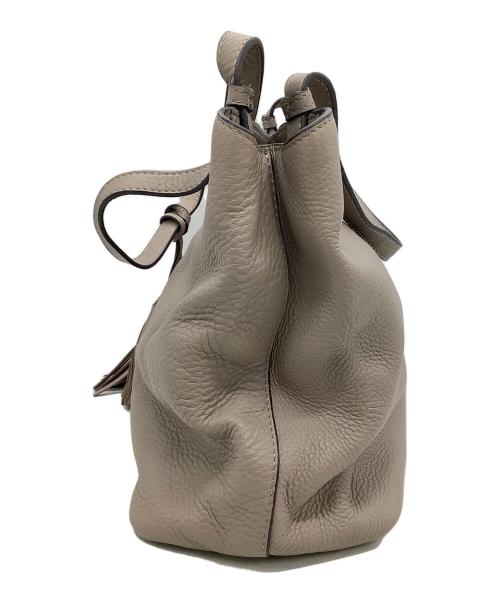 TORY BURCH（トリーバーチ）TORY BURCH (トリーバーチ) トートバッグ タッセル付 エンボスロゴ ベージュの古着・服飾アイテム