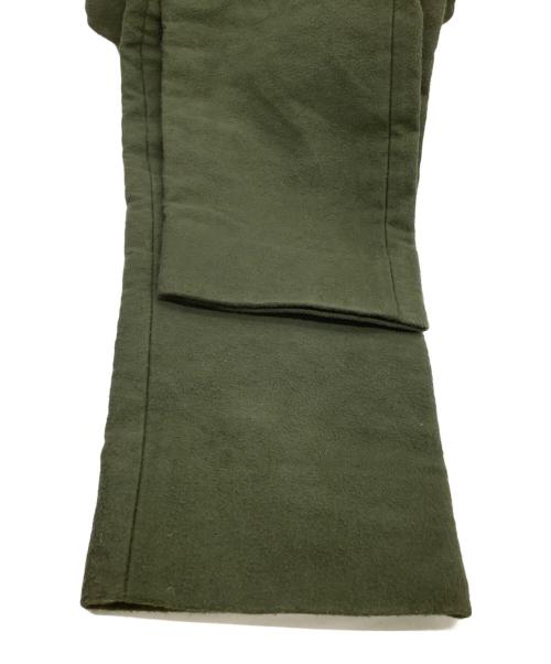 COMOLI（コモリ）COMOLI (コモリ) パンツ　モールスキン バックストラップパンツ グリーン サイズ:2の古着・服飾アイテム