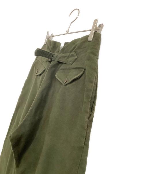 COMOLI（コモリ）COMOLI (コモリ) パンツ　モールスキン バックストラップパンツ グリーン サイズ:2の古着・服飾アイテム