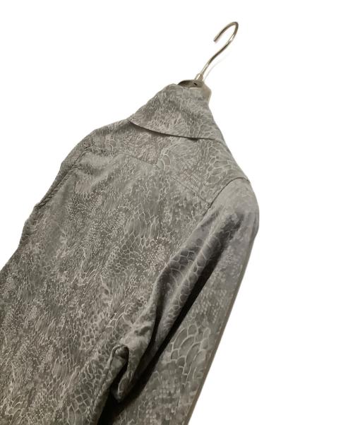 TORNADO MART（トルネードマート）TORNADO MART (トルネードマート) 長袖シャツ　パイソン柄 グレー サイズ:Mの古着・服飾アイテム