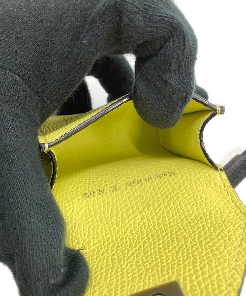 Valextra（ヴァレクストラ）Valextra (ヴァレクストラ) バック型ミニチャーム イエローの古着・服飾アイテム