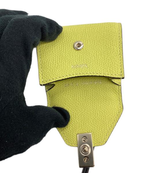 Valextra（ヴァレクストラ）Valextra (ヴァレクストラ) バック型ミニチャーム イエローの古着・服飾アイテム