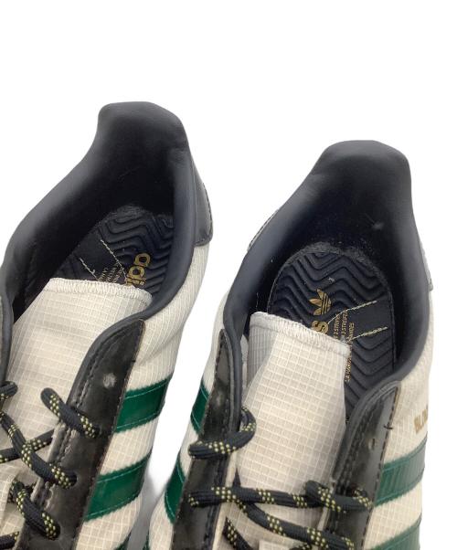 adidas（アディダス）adidas (アディダス) Blondey McCoy (ブロンディ・マッコイ) スニーカーAB Gazelle Indoor Noble Green ベージュ×ブラック サイズ:27の古着・服飾アイテム