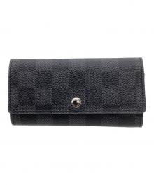 LOUIS VUITTON（ルイ ヴィトン）の古着「キーケース　ダミエ・グラフィット　ポルト クレ・ヴォワテュール」｜ブラック
