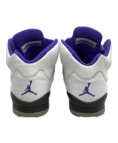 NIKE（ナイキ）NIKE (ナイキ) スニーカー ホワイト×パープル サイズ:24.5の古着・服飾アイテム