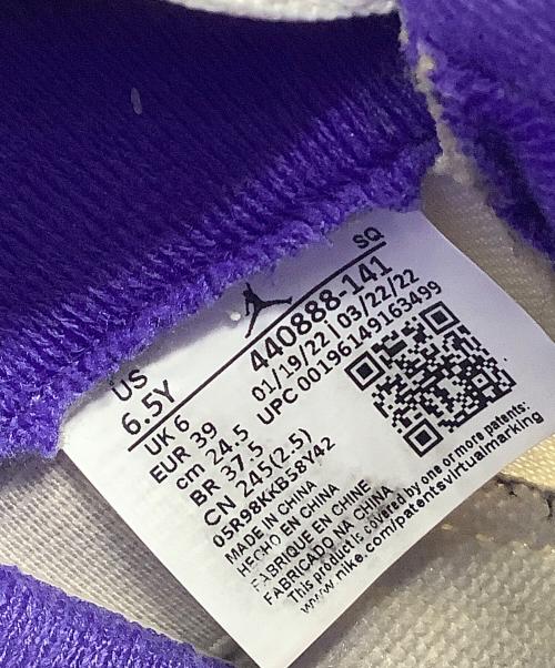 NIKE（ナイキ）NIKE (ナイキ) スニーカー ホワイト×パープル サイズ:24.5の古着・服飾アイテム