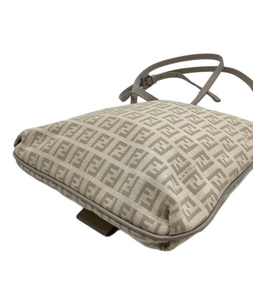 FENDI（フェンディ）FENDI (フェンディ) ショルダーバッグ ズッキーノ マンマバケット ベージュの古着・服飾アイテム