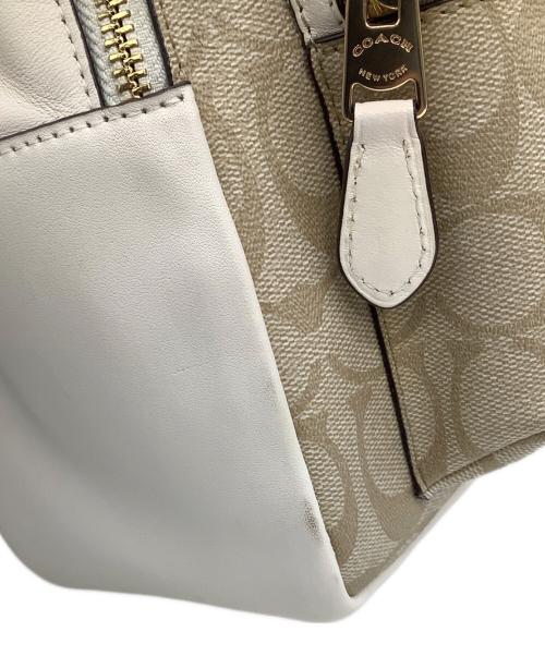 COACH（コーチ）COACH (コーチ) リュック　シグネチャー ベージュの古着・服飾アイテム
