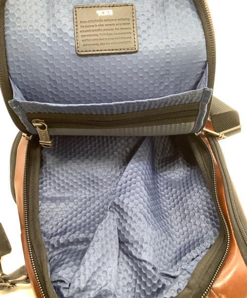 TUMI（トゥミ）TUMI (トゥミ) ボディバッグ Alpha Bravo Navy ブラウンの古着・服飾アイテム